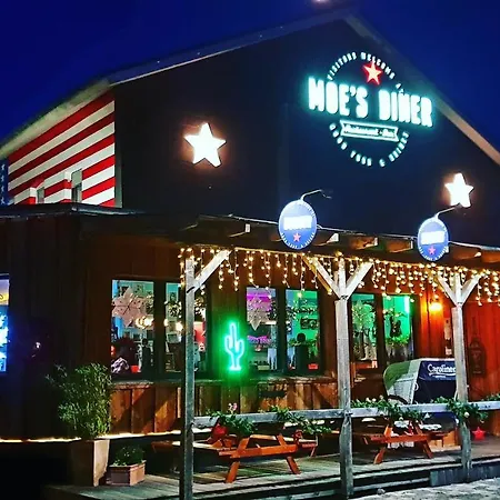 Hotel Moes Diner *