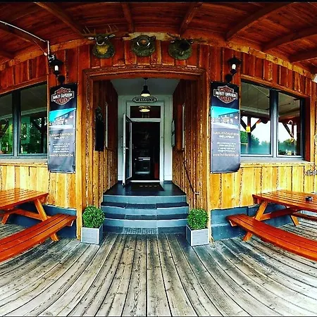 Отель Moes Diner *