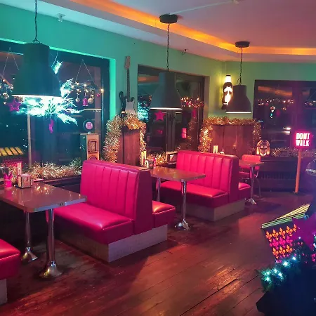 Moes Diner Hotel *