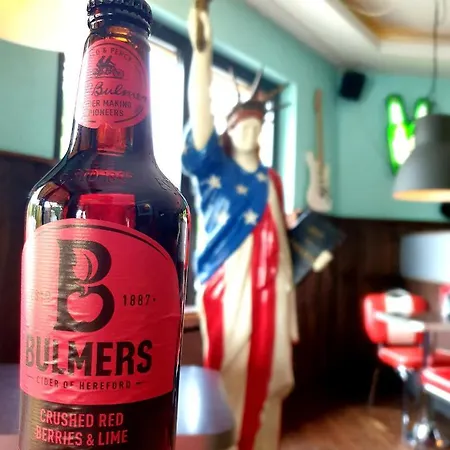 Moes Diner 酒店 *