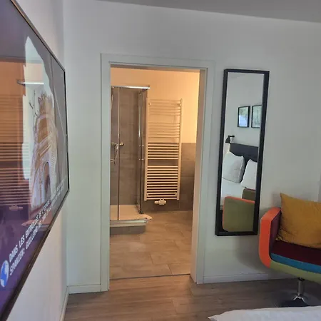 Moes Hotel *