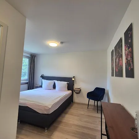 Moes Hotel